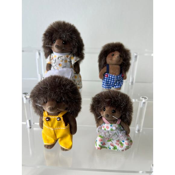 Calico Critters Pickleweeds Hedgehog Family Mortimer, Eleanor, Maxwell Abigail - Picture 1 of 6